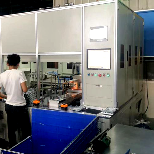 Stazione di lavoro per saldatura automatica laser per telai automobilistici
