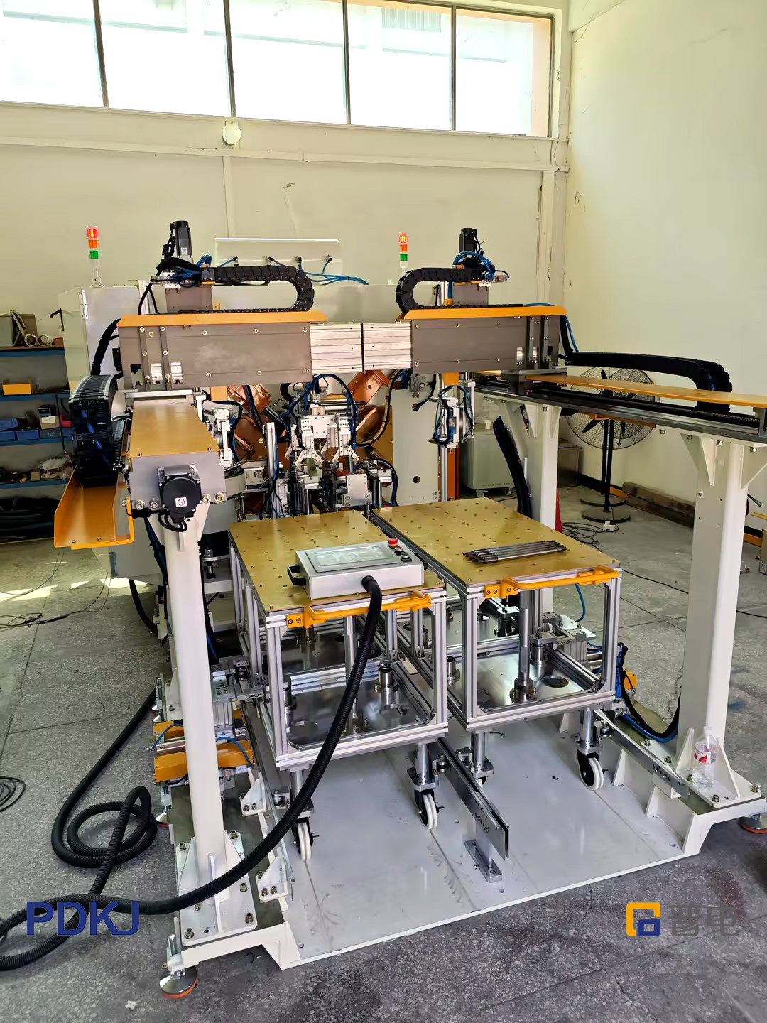 Saldatrice automatica a quattro punti
