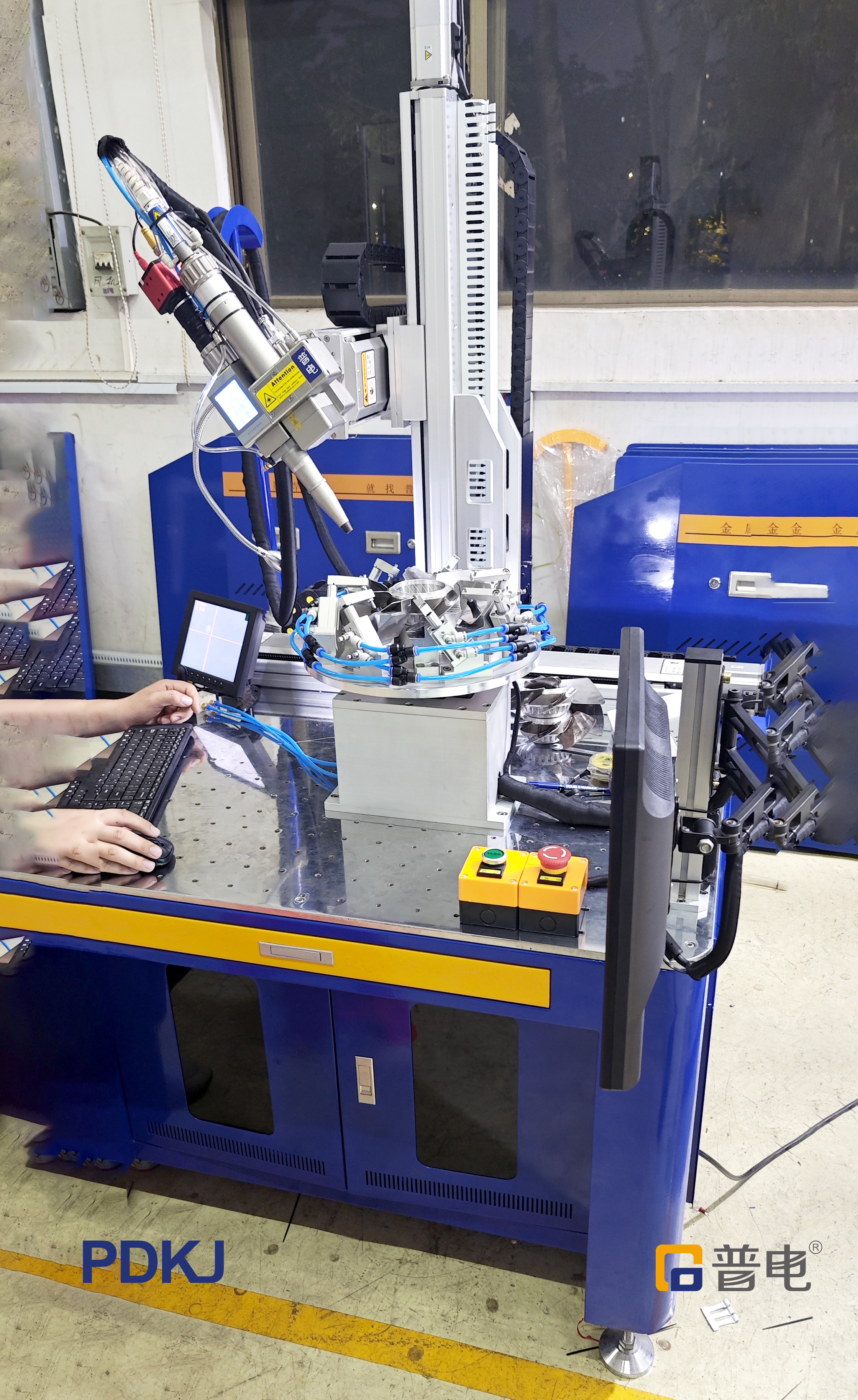 Saldatrice laser a tre assi